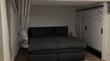 1 sovrum, strykjärn/strykbräda, gratis wi-fi och sängkläder