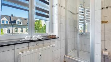 Shower, hair dryer, towels