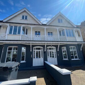 Apartment | 2 bedrooms - Margate Garden Apartment (Margate)