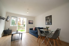 Apartment | 2 bedrooms - Margate Garden Apartment (Margate)