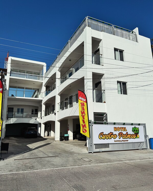 Front of property - CUATRO PALMAS HOTEL  (Puerto Peñasco)