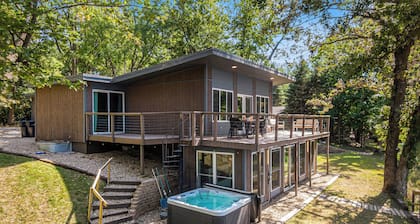 4BR Lakeside Luxury | Hot Tub | Gameroom | Firepit