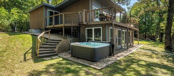 4BR Lakeside Luxury | Hot Tub | Gameroom | Firepit