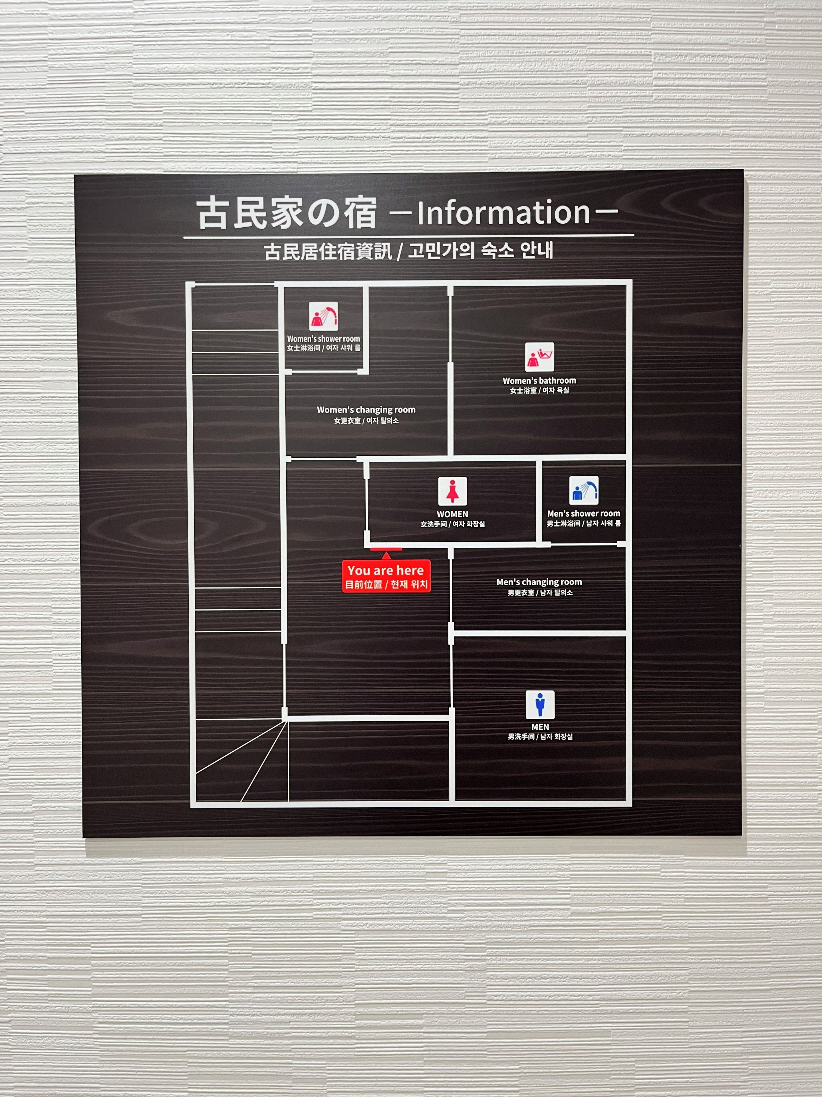 A hotel layout with women's and men's changing rooms, showers, and bathrooms.