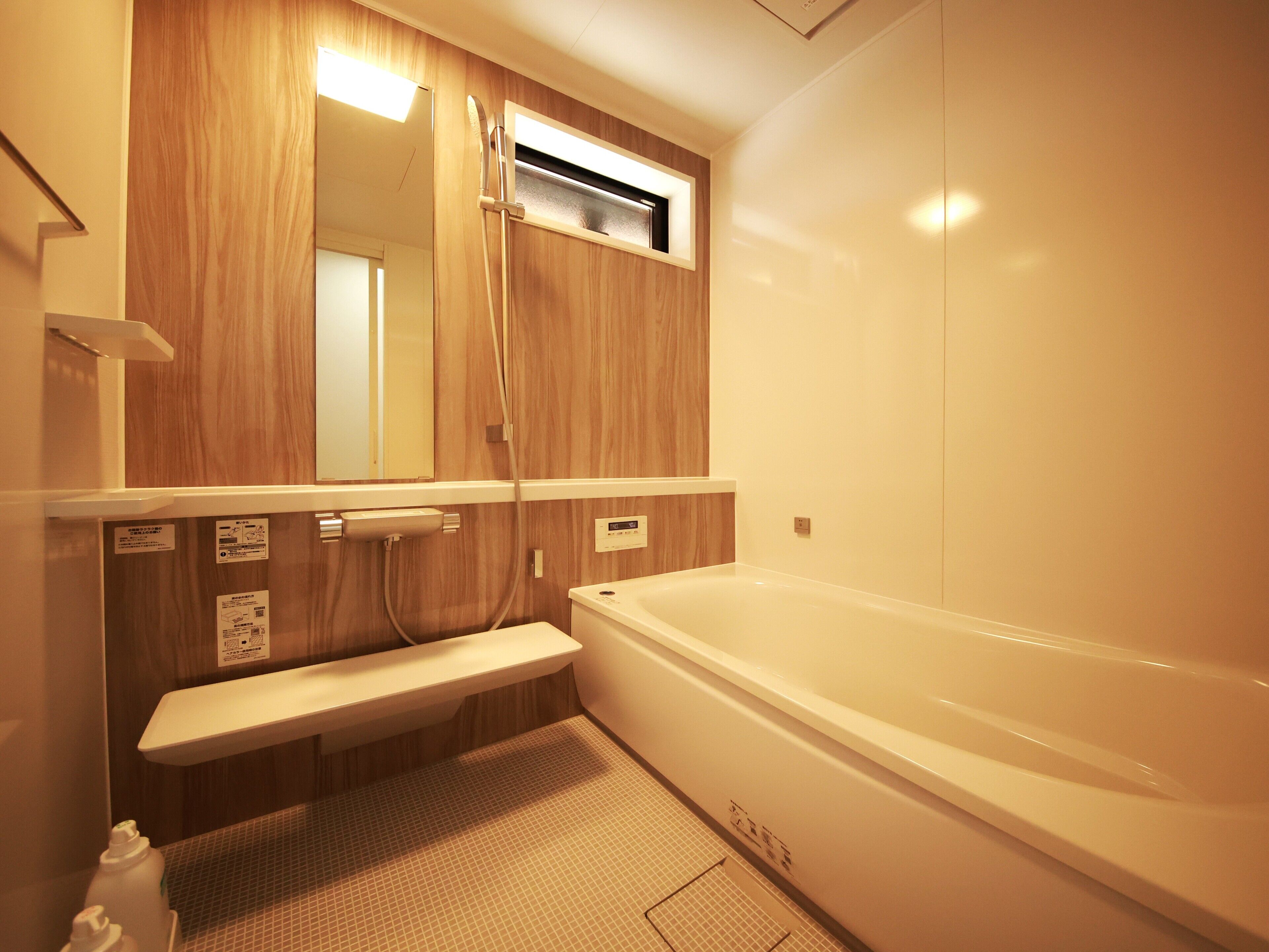 Casa básica | Baño | Secador de pelo, toallas, jabón y champú