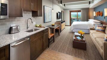 Desk, iron/ironing board, travel cot, WiFi