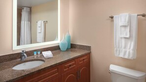 Een douche, een haardroger, handdoeken