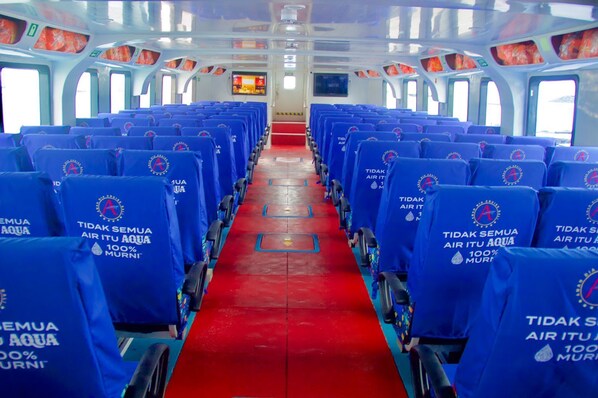 Exclusive Cabin | Living area