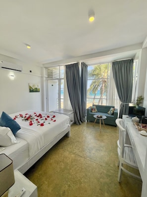 Minibar, in-room safe, desk, laptop workspace - Smeralda Beach Hotel (Batigama)