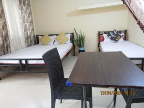 4 bedrooms, WiFi, bed sheets - Where Every Stay Feels Like Home at the heart of Guwahati City near to Dispur. (Guwahati)