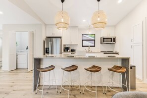 Unclassified image, 4 of 49, button