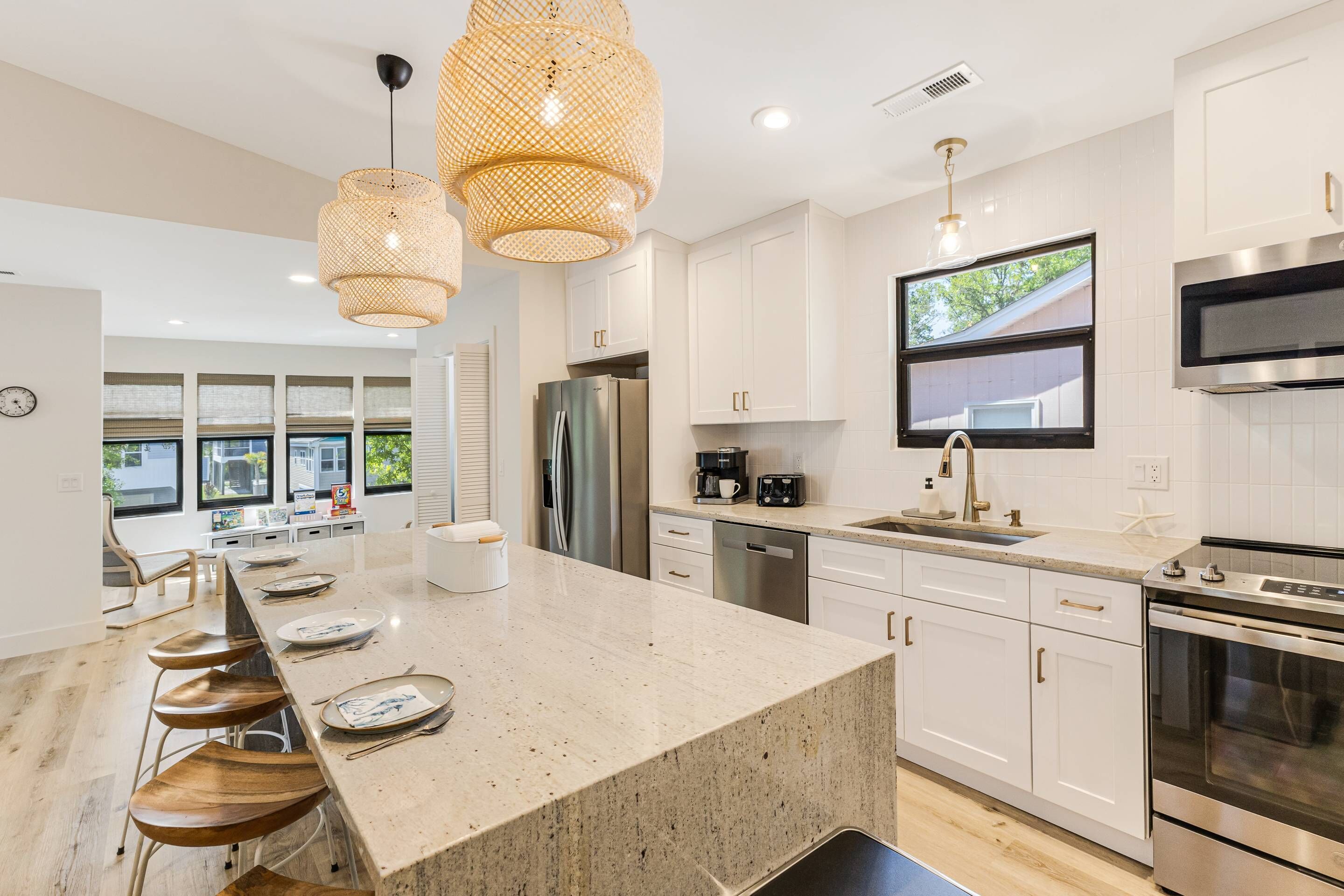 Fridge, microwave, stovetop, dishwasher