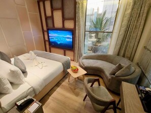 Club Studio Suite | Desk, laptop workspace, free WiFi - Maxxvalue Hotel MIDC (Mumbai)