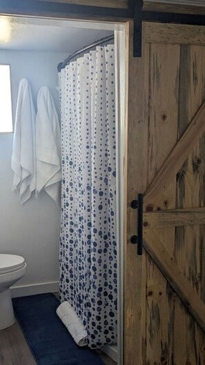 Shower, hair dryer, towels, soap - Guest house on historic 4th (Tucson)