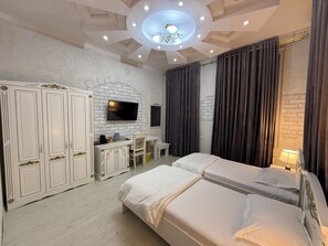 Superior Quadruple Room | Desk, laptop workspace, soundproofing, free WiFi