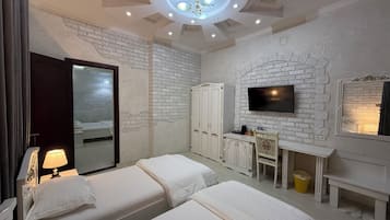 Superior Quadruple Room | Desk, laptop workspace, soundproofing, free WiFi