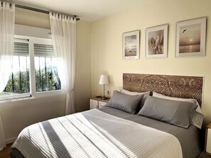 Strykejern/-brett og sengetøy