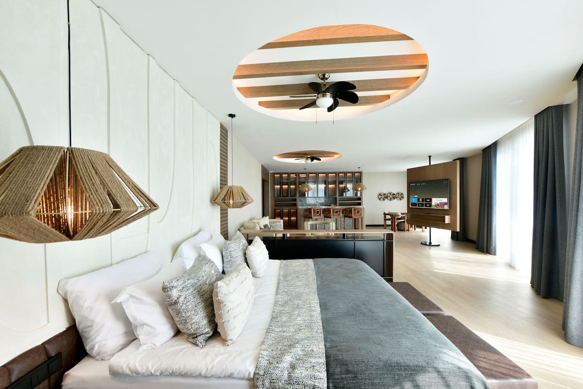 Ethno Suite Sea View | 迷你吧贈品、房內夾萬、隔音、熨斗/熨衫板