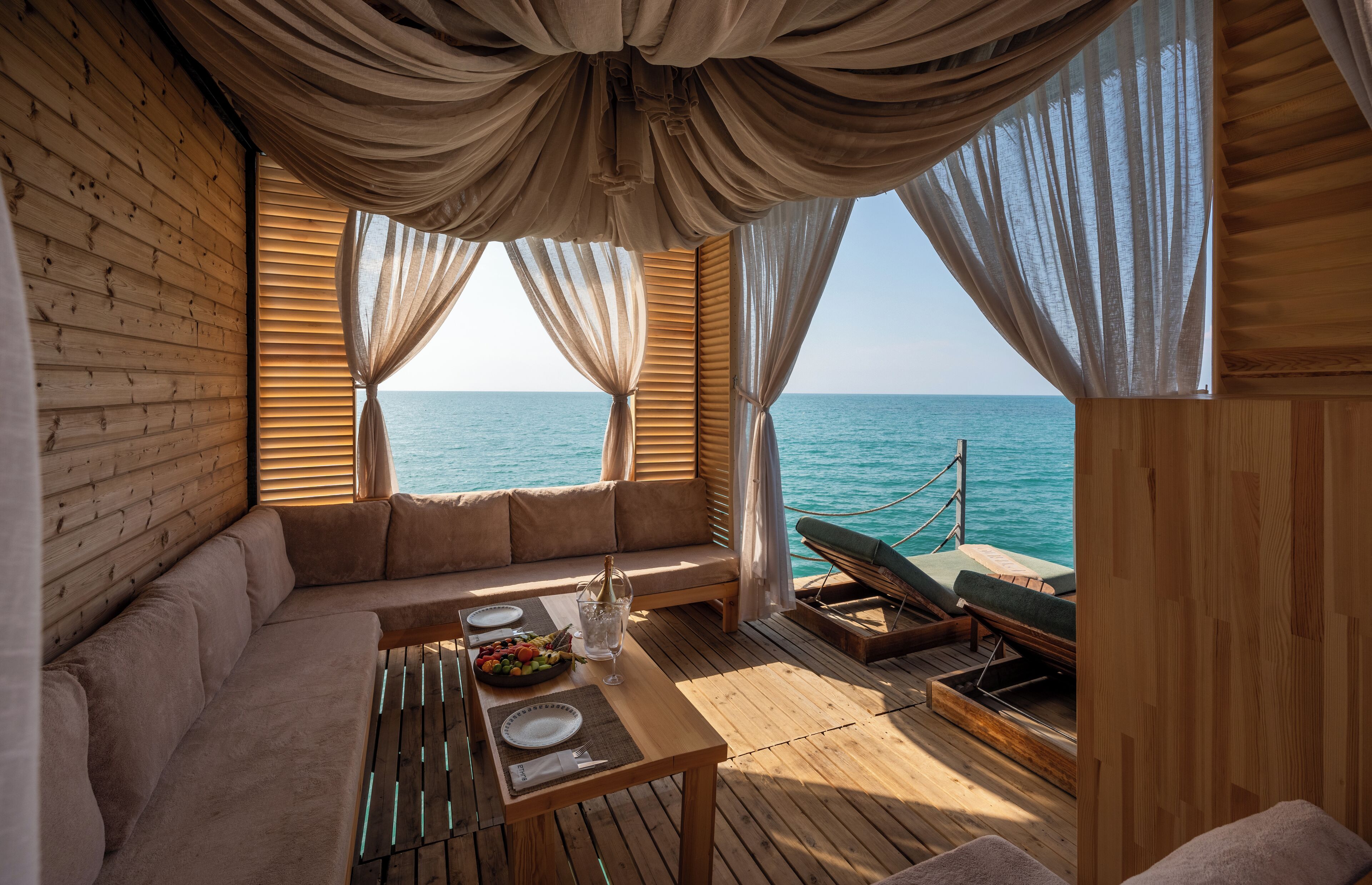 Private beach, free beach shuttle, sun-loungers, beach umbrellas