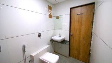 Deluxe Double Room | Bathroom