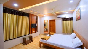 Deluxe Double Room | Free WiFi - Hotel Platinum (Veraval)