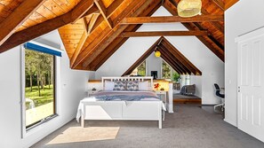 2 bedrooms, desk, iron/ironing board, free WiFi