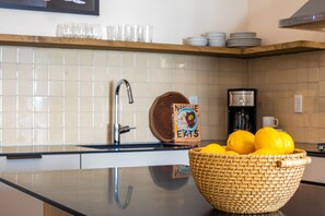 Fridge, microwave, stovetop, coffee/tea maker - Conway B201 by AvantStay | Modern Studio in DT, Minutes to Broadway (Nashville)