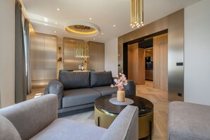 Apartamento panorâmico, vista para o mar | Área de estar