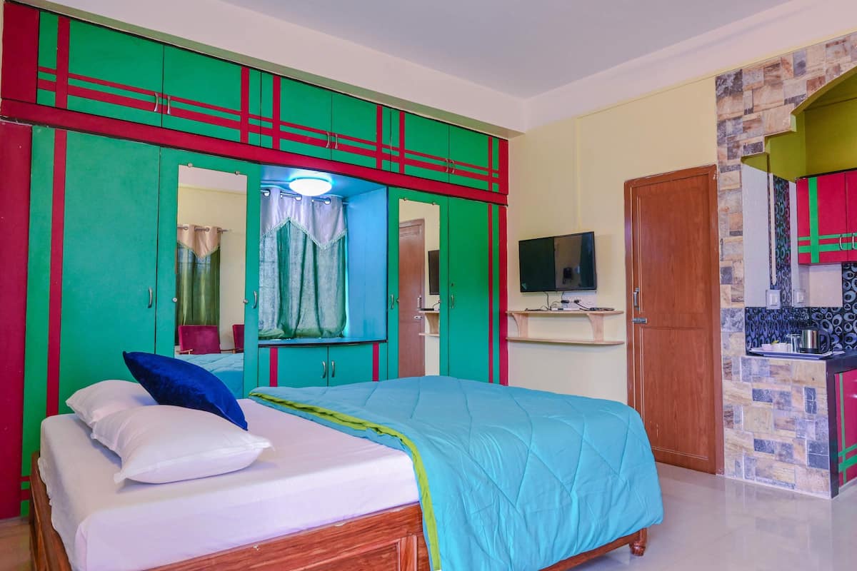 Quarto casal exclusivo | Roupas de cama premium, edredons de pluma, escrivaninha