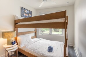 4 bedrooms, free WiFi, bed sheets