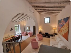 TV, fireplace, DVD player, books - Casa Virgilio Accogliente e Tranquilla Abitazione tra Mare e Campagna Siciliana (Cattolica Eraclea)