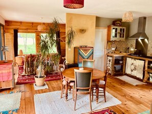Dining - Charming wooden bohemian chalet for 2/3 guests near Contis (Saint-Julien-en-Born)