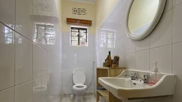 吹风机、毛巾、卫生纸