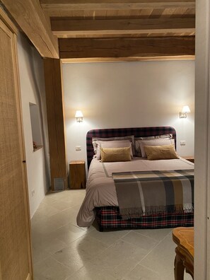 4 slaapkamers, een strijkplank/strijkijzer, wifi, beddengoed