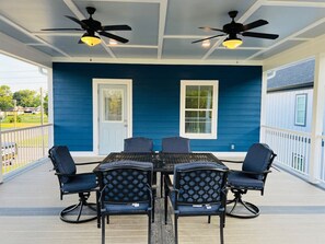 Outdoor dining - Luxury Medical District Home EV Charger, Gated #11 (Augusta)