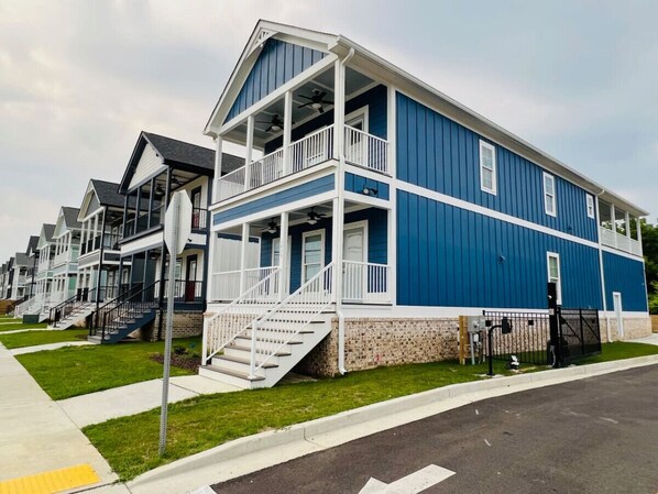 Unclassified image, 1 of 44, button