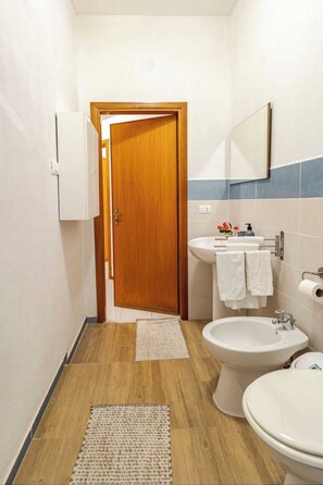 Apartment | Bathroom