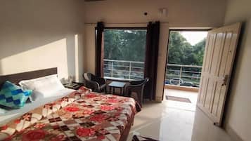 Deluxe Double Room, Multiple Beds, City View | Free WiFi, bed sheets
