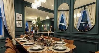 Huge 11 Bed House in Buxton w/ Parking Hot Tub