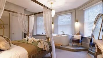 11 bedrooms, desk, iron/ironing board, travel crib