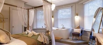 Huge 11 Bed House in Buxton w/ Parking   Hot Tub