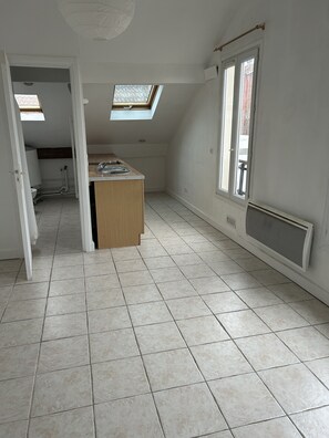 Interior - Studio Tout Equipé (Ivry-sur-Seine)