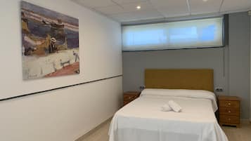 4 bedrooms, iron/ironing board