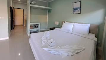 Standard Double Room | In-room safe, desk, WiFi (free), bed sheets