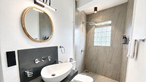 Standard Double Room, Ocean View | Bathroom