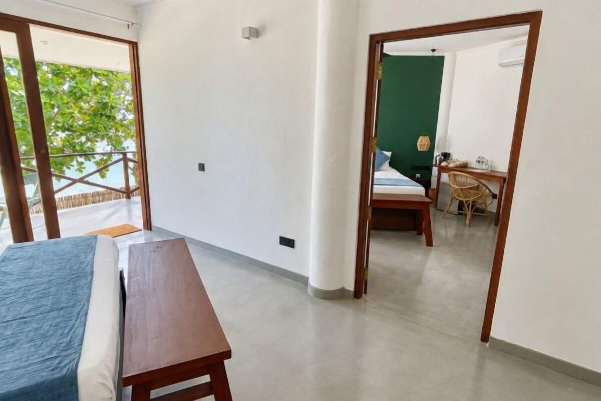 Minibar, két bảo mật tại phòng, bàn 