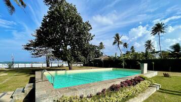 Outdoor pool, pool umbrellas, sun loungers