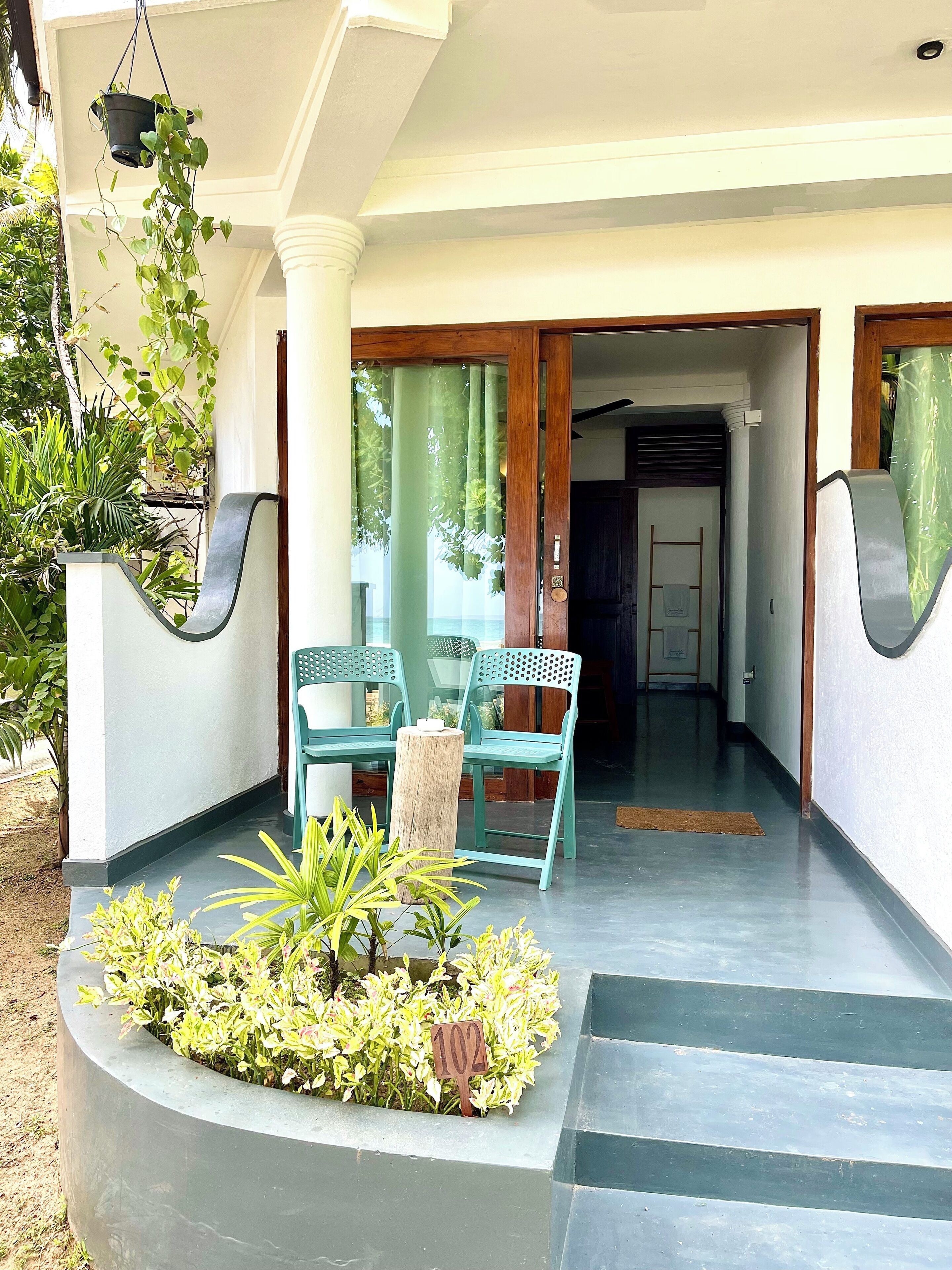 Standard-Doppelzimmer, Meerblick | Minibar, Zimmersafe, Schreibtisch, laptopgeeigneter Arbeitsplatz