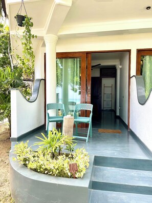 Standard Double Room, Ocean View | Minibar, in-room safe, desk, laptop workspace - Casa Smeralda (Batigama)