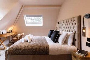 3 bedrooms, desk, iron/ironing board, travel crib - Longshaw Loft - Family 3 Bed Apt WiFi & Parking (Buxton)